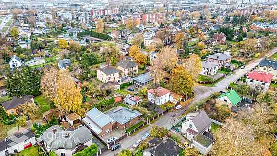 Продается отличное имущество с двумя отдельными домами, расположенный на тихой Rīga
