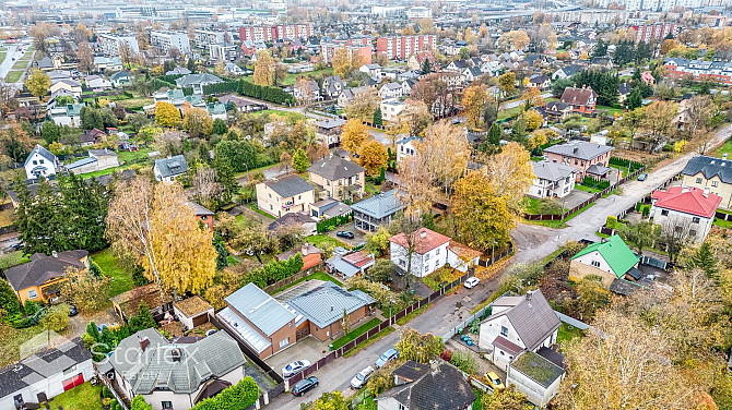 Pārdošanā lielisks divu māju īpašums, kas atrodas uz klusas privātmāju ieskautas ielas Rīga - foto 3