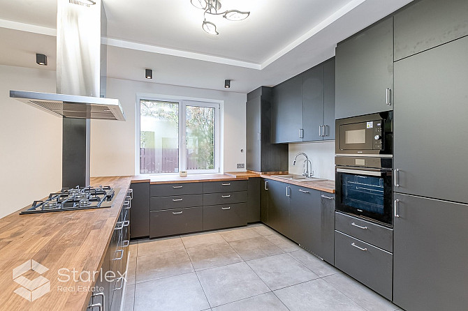 Pārdošanā lielisks divu māju īpašums, kas atrodas uz klusas privātmāju ieskautas ielas Rīga - foto 12