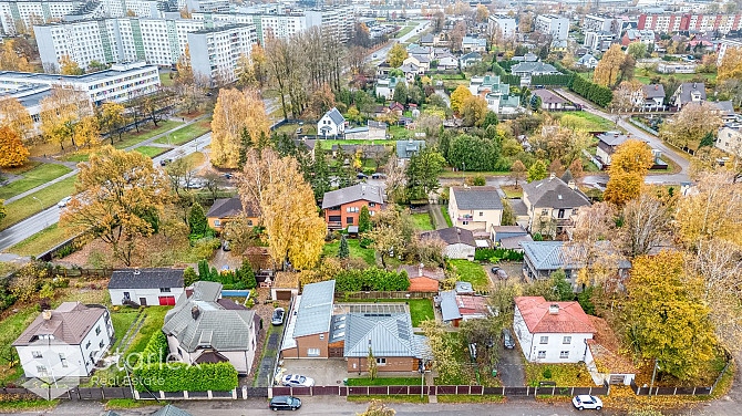 Pārdošanā lielisks divu māju īpašums, kas atrodas uz klusas privātmāju ieskautas ielas Rīga - foto 1