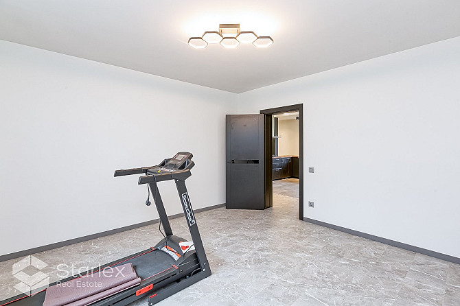 Pārdošanā lielisks divu māju īpašums, kas atrodas uz klusas privātmāju ieskautas ielas Rīga - foto 17