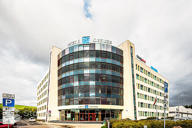 Nomai tiek piedāvāts gaišs birojs mūsdienīgajā B+ klases biroju ēkā Rīgā, Ulbrokas ielā 23, Purvciem Рига - изображение 1