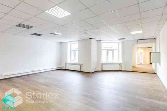 Iznomā mansarda biroju Rīgas centrā, Krišjāņa Barona ielā 5.
Fasādes ēka, 4. stāvs (ir lifts), ieeja Рига