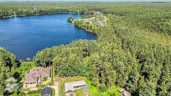 В живописном месте на берегу самого озера Лангстини продается уникальный Рижский район