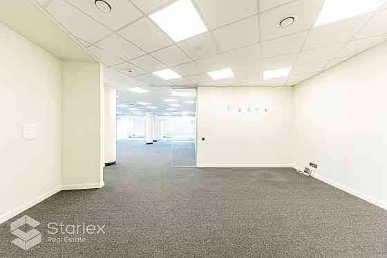 Предлагается в аренду светлый офис в современном офисном здании класса B+ в Риге, Rīga