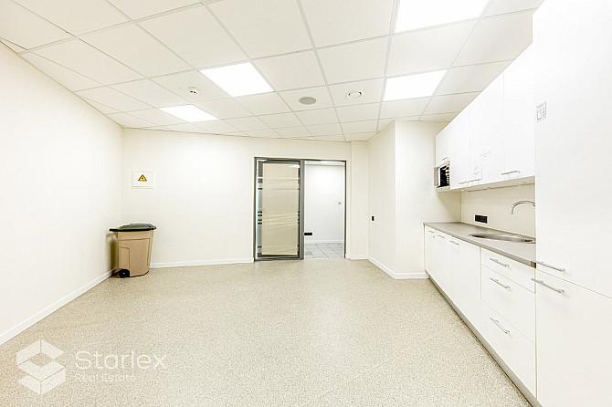 Nomai tiek piedāvāts gaišs birojs mūsdienīgā B+ klases biroju ēkā Rīgā, Gunāra Astras Rīga - foto 6