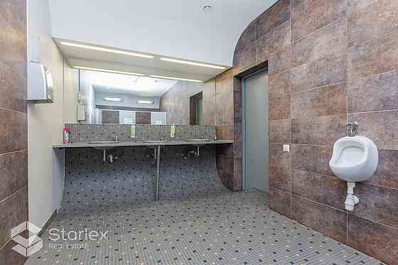 Современное офисное здание. Офисное здание отвечает требованиям высококлассных Rīga