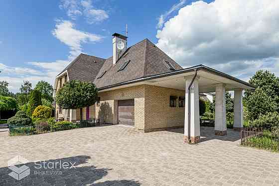 Красивый семейный дом в спальном районе Дрейлини. 
Качественная и современная Рига