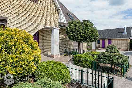 Красивый семейный дом в спальном районе Дрейлини. 
Качественная и современная Rīga