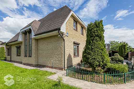 Красивый семейный дом в спальном районе Дрейлини. 
Качественная и современная Rīga