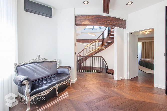 Дом с бассейном в Балтезере. Архитектор М. Гельзис.
Продается изысканный, Адажский округ - изображение 17