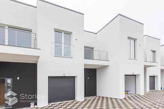 Полностью меблированный - 4-комнатный таунхаус в центре Марупе с террасой и Mālpils pagasts