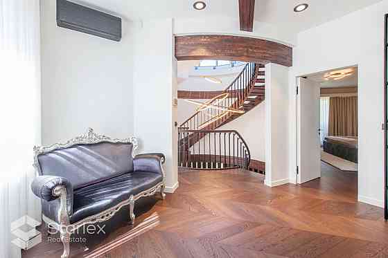 Дом с бассейном в Балтезере. Архитектор М. Гельзис.
Продается изысканный, Адажский округ