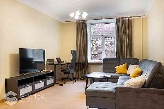 Тихий центр, ул. Я. Алунана 6, 2-комнатная квартира - гостиная, совмещенная с кухней, Rīga