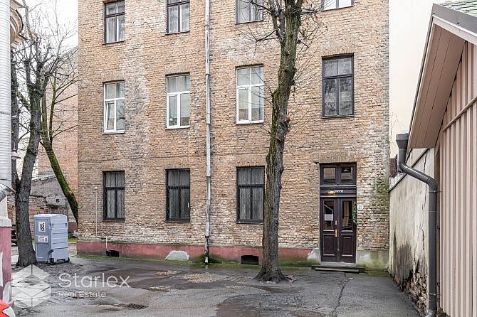 Klusais centrs, J. Alunāna iela 6, 2 istabu dzīvoklis - dzīvojamā istaba, kas ir apvienota ar Rīga - foto 1