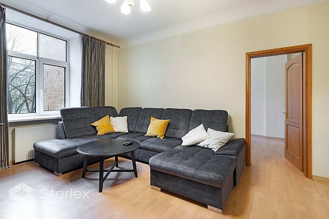 Klusais centrs, J. Alunāna iela 6, 2 istabu dzīvoklis - dzīvojamā istaba, kas ir apvienota ar Rīga - foto 7