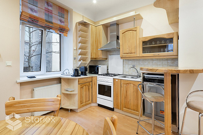 Klusais centrs, J. Alunāna iela 6, 2 istabu dzīvoklis - dzīvojamā istaba, kas ir apvienota ar Rīga - foto 9