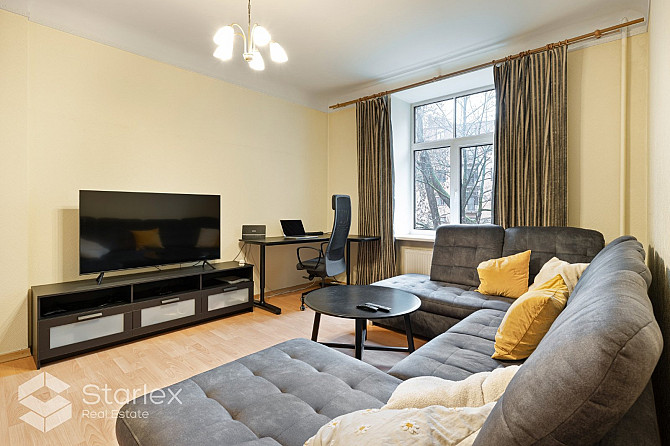 Klusais centrs, J. Alunāna iela 6, 2 istabu dzīvoklis - dzīvojamā istaba, kas ir apvienota ar Rīga - foto 5