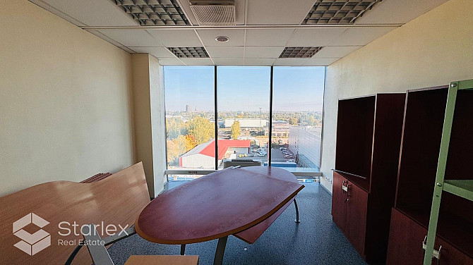 Biroja telpas ar panorāmas skatu uz Rīgu. Augstais stāvs.Augstas klases biroju ēka. Ēkā ir Rīga - foto 4
