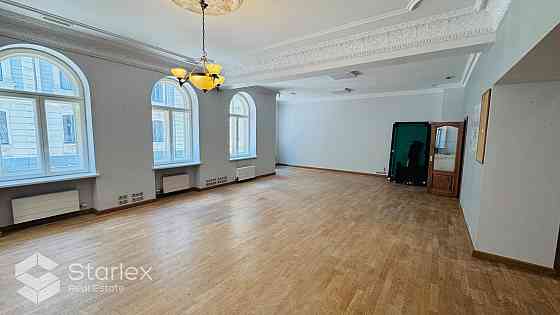 Офисные помещения В тихом центре, в престижном доме, офис в хорошем состоянии, Рига