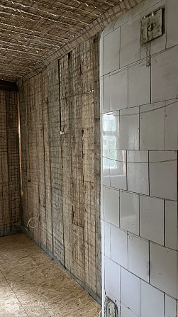 Tiek piedāvāta cienīgi renovēta divu dzīvokļu māja klusajā Olīvu ielā. Māja tiek Rīga - foto 9