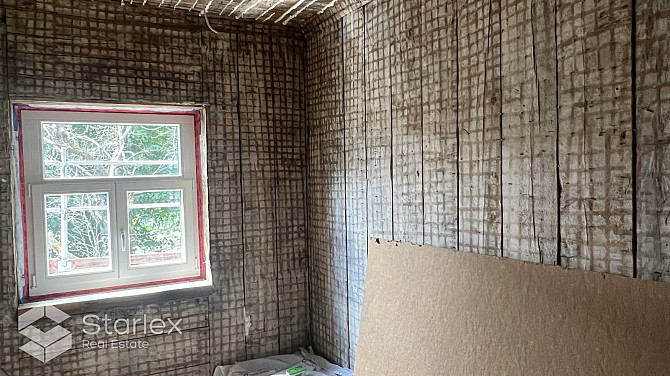 Tiek piedāvāta cienīgi renovēta divu dzīvokļu māja klusajā Olīvu ielā. Māja tiek Rīga - foto 4