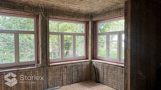 Tiek piedāvāta cienīgi renovēta divu dzīvokļu māja klusajā Olīvu ielā. Māja tiek Rīga - foto 5