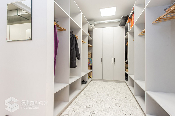 Iznomā biroju renovētā biroju ēkā Riverside Offices. 
Kopējā platība 448 m2.
Birojs Rīga - foto 11