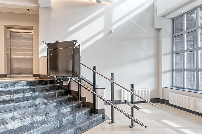 Iznomā biroju renovētā biroju ēkā Riverside Offices. 
Kopējā platība 448 m2.
Birojs Rīga - foto 19