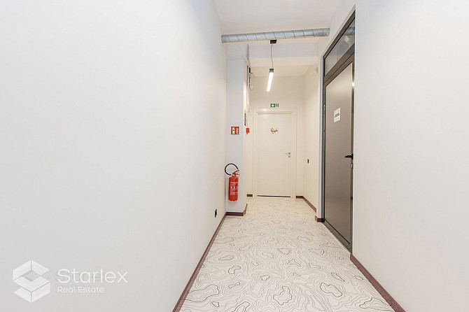 Iznomā biroju renovētā biroju ēkā Riverside Offices. 
Kopējā platība 448 m2.
Birojs Rīga - foto 14