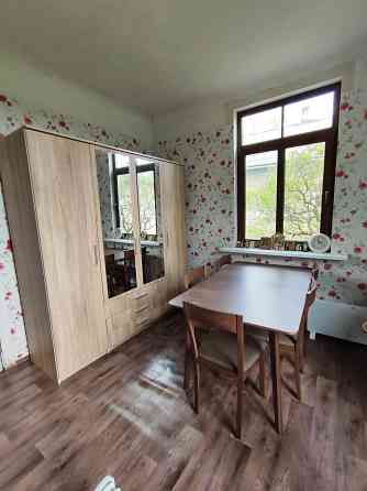 Labdien, ļoti cienījamie īrnieki. Saimniece izīrē ilgtermiņā ļoti ekonomisku vienistabas dzīvokli... Рига