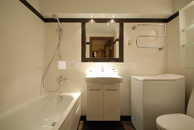 Домовладение, реставрированный дом, благоустроенный озеленённый двор, закрытая Рига - изображение 7