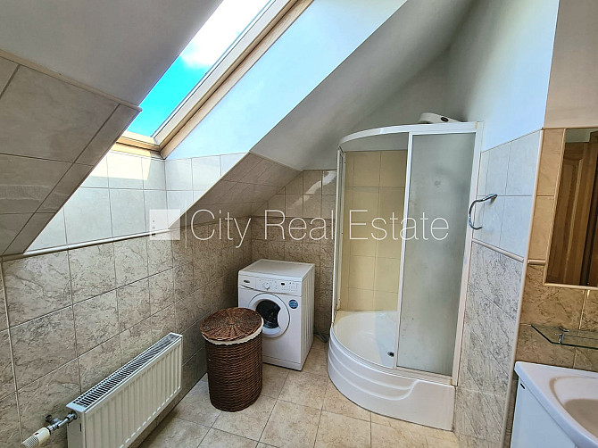 Фасадный дом, реновированный дом, вход с улицы, лифт, лестничная клетка после Рига - изображение 18