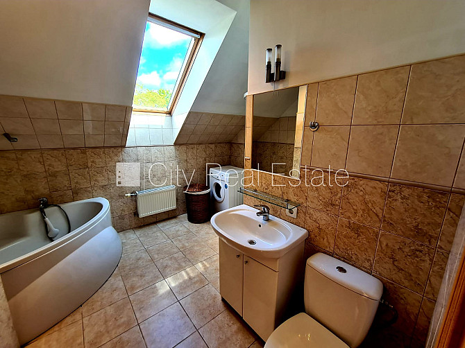 Фасадный дом, реновированный дом, вход с улицы, лифт, лестничная клетка после Рига - изображение 19