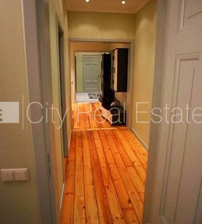 Фасадный дом, кирпичные стены, вход с улицы, лифт, лестничная клетка после Рига - изображение 5