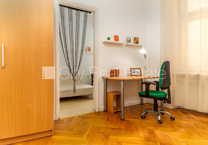 Фасадный дом, реновированный дом, вход с улицы, лестничная клетка после Рига - изображение 16