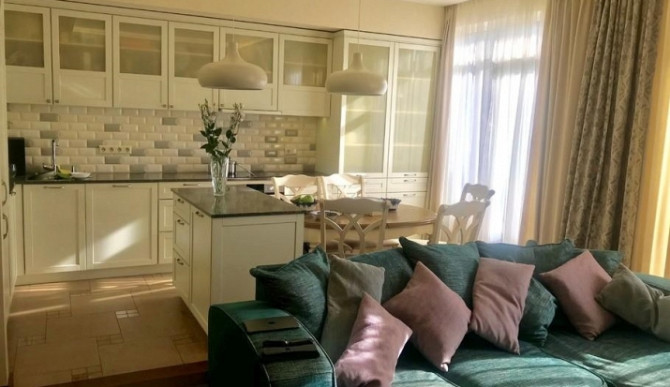 Tiek pārdots 4 istabu dzīvoklis ar divām autostāvvietām slēgtā pagalmā (ir iekļautas Rīga - foto 1