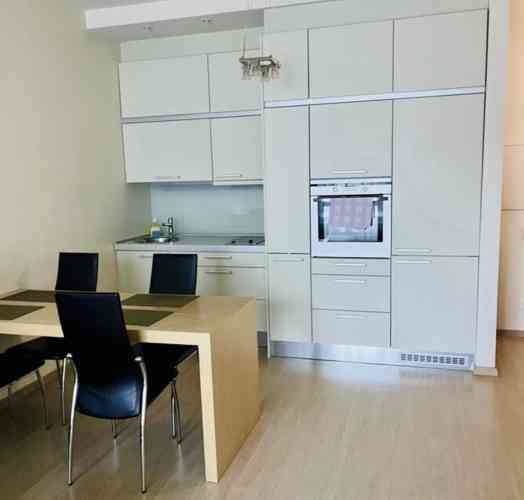 Izīrē 2 istabu dzīvokli projektā Centra Nams  Dzīvoklis atrodas prestižā un klusā vietā pašā Rīgas c Rīga