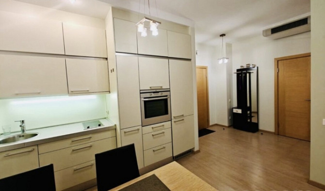 Izīrē 2 istabu dzīvokli projektā Centra Nams  Dzīvoklis atrodas prestižā un klusā vietā Rīga - foto 4