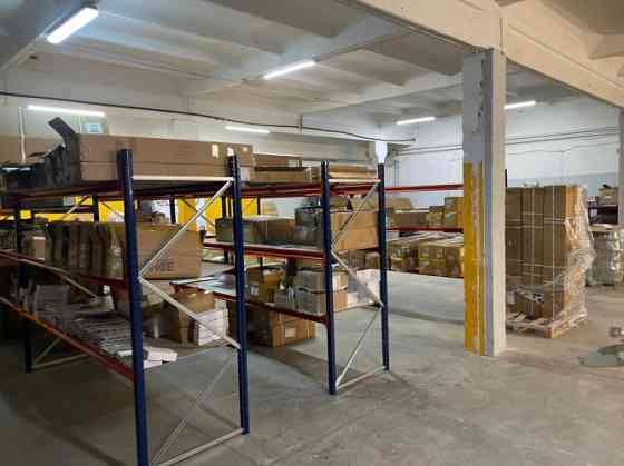 Apkurināmas noliktavu telpas ar augstiem griestiem.  + ērta piekļuve; + paceļamie vārti (3x3m); + te Рига