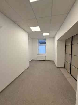 Birojs industriālā rajonā Starta ielā.  Birojs sastāv no divām telpām, noliktavas un sava sanmezgala Рига