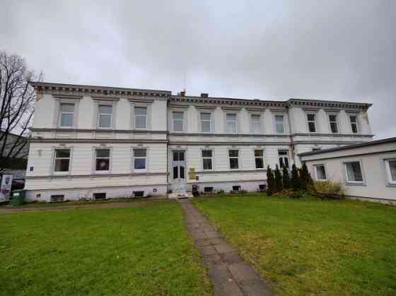 Birojs industriālā rajonā Starta ielā.  Birojs sastāv no divām telpām, noliktavas un sava sanmezgala Рига