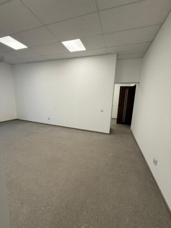 Birojs industriālā rajonā Starta ielā.  Birojs sastāv no divām telpām, noliktavas un sava sanmezgala Рига - изображение 8