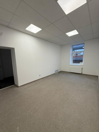 Birojs industriālā rajonā Starta ielā.  Birojs sastāv no divām telpām, noliktavas un sava sanmezgala Рига - изображение 3