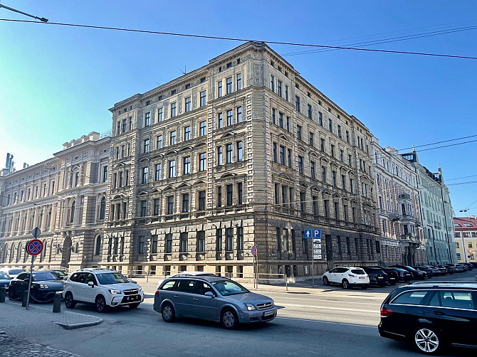 Dzīvoklis ēkas augšējā stāvā nodrošina izcilu dabīgo apgaismojumu, racionālais plānojums veido... Рига - изображение 16