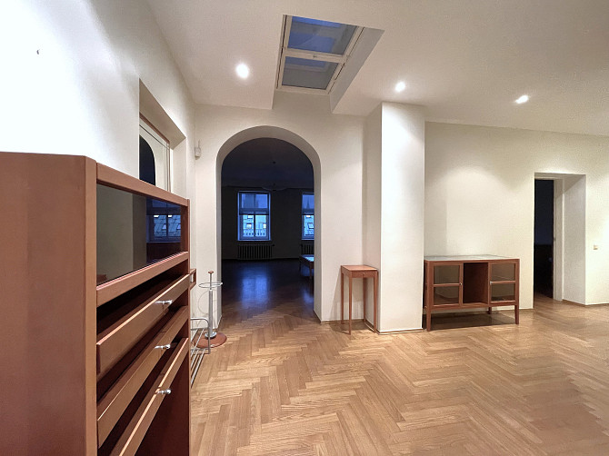 Pārdošanā dzīvoklis ar panorāmas skatu no ēkas augšējā stāva, nodrošinot saikni ar pilsētas... Рига - изображение 3