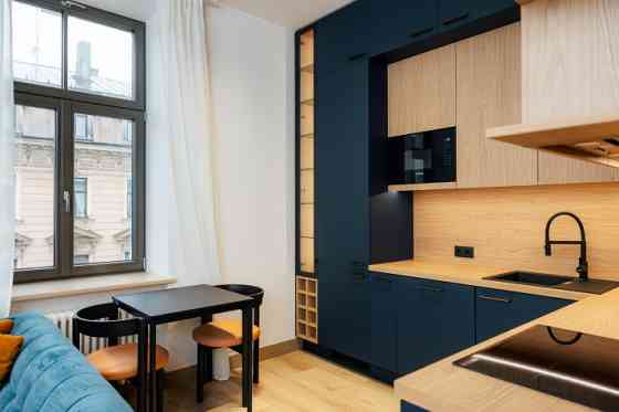 Stilīgs un moderns dzīvoklis Rīgas centrā.  Piedāvājumā ir elegants, dzīvoklis ar unikālu dizainu, k Рига