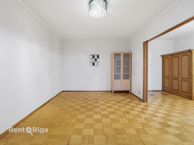 Pārdod 2 istabu dzīvokli Zolitūdē.  Ieejot dzīvoklī, paveras plaša ieejas halle, no kuras pieejama v Рига - изображение 7