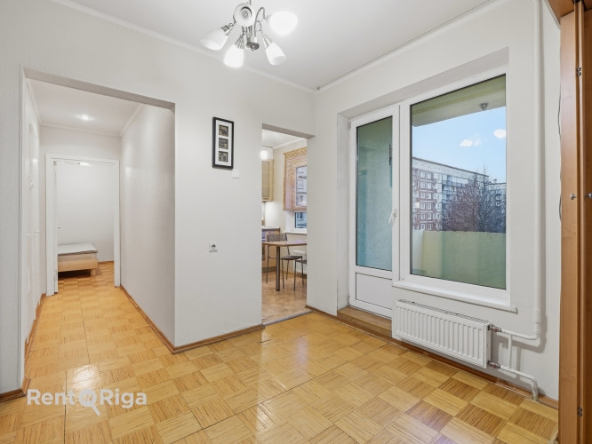 Pārdod 2 istabu dzīvokli Zolitūdē.  Ieejot dzīvoklī, paveras plaša ieejas halle, no kuras pieejama v Рига - изображение 8