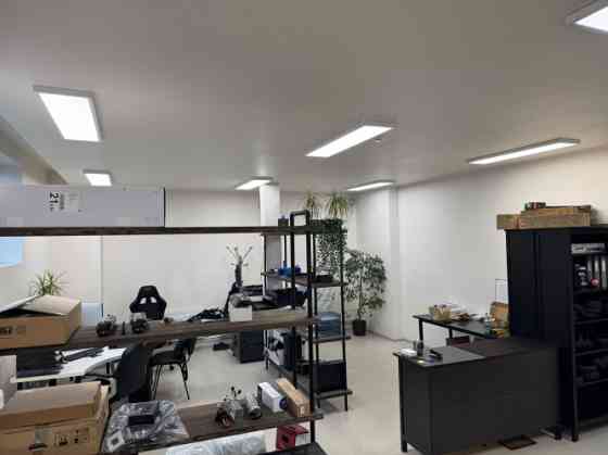 Veikala vai biroja telpas tuvējā Pārdaugavā.  + renovēta ēka;  + viena liela telpa;  + 2 ieejas biro Rīga